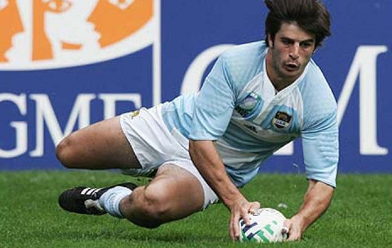 Lucas Borges dialog con jugadores del Bata